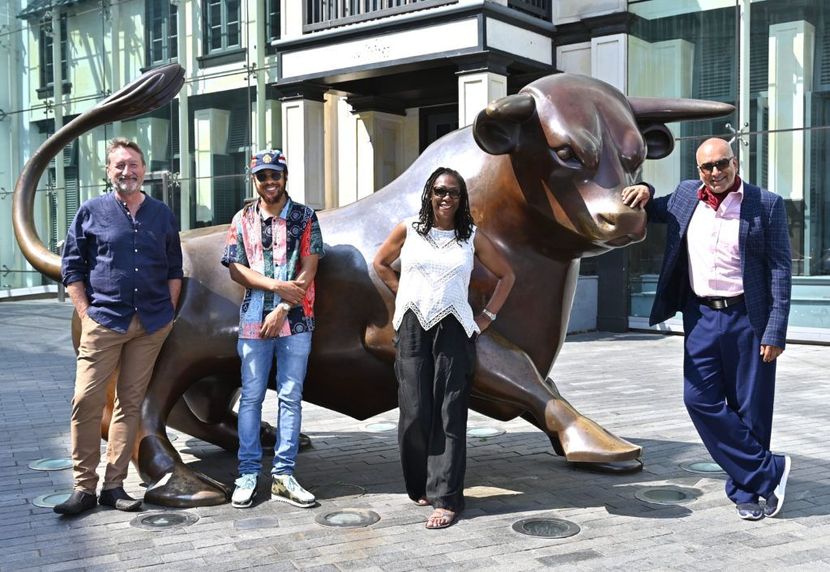 B2022 Bull statue B2022 Bull statue