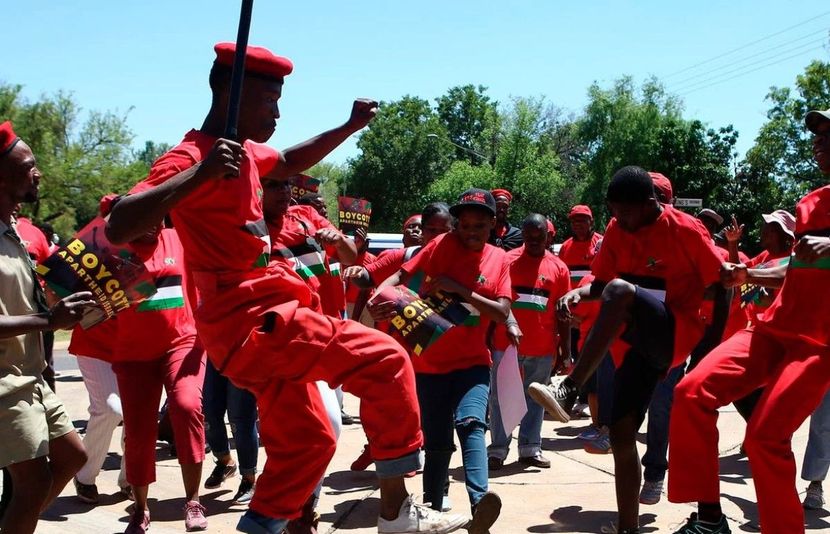 South African's dancing the protest dance, the Toyi-Toyi (1)