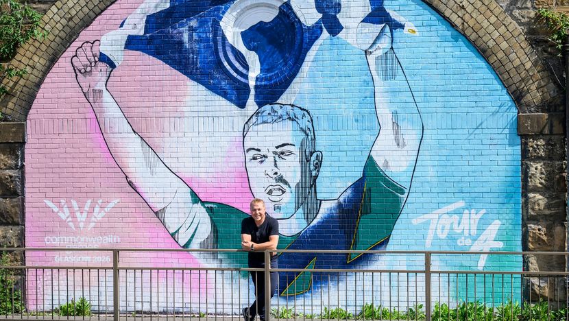 Sir Chris Hoy unveils Glasgow mural to make Glasgow 2026 x Tour de 4 partnership