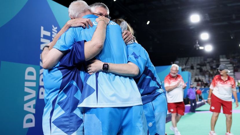 Team Scotland celebrate winning Para Mixed Pairs B2-B3 gold-medal match